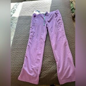 Figs. Size medium. Worn once. Good condition. Kade cargo style.